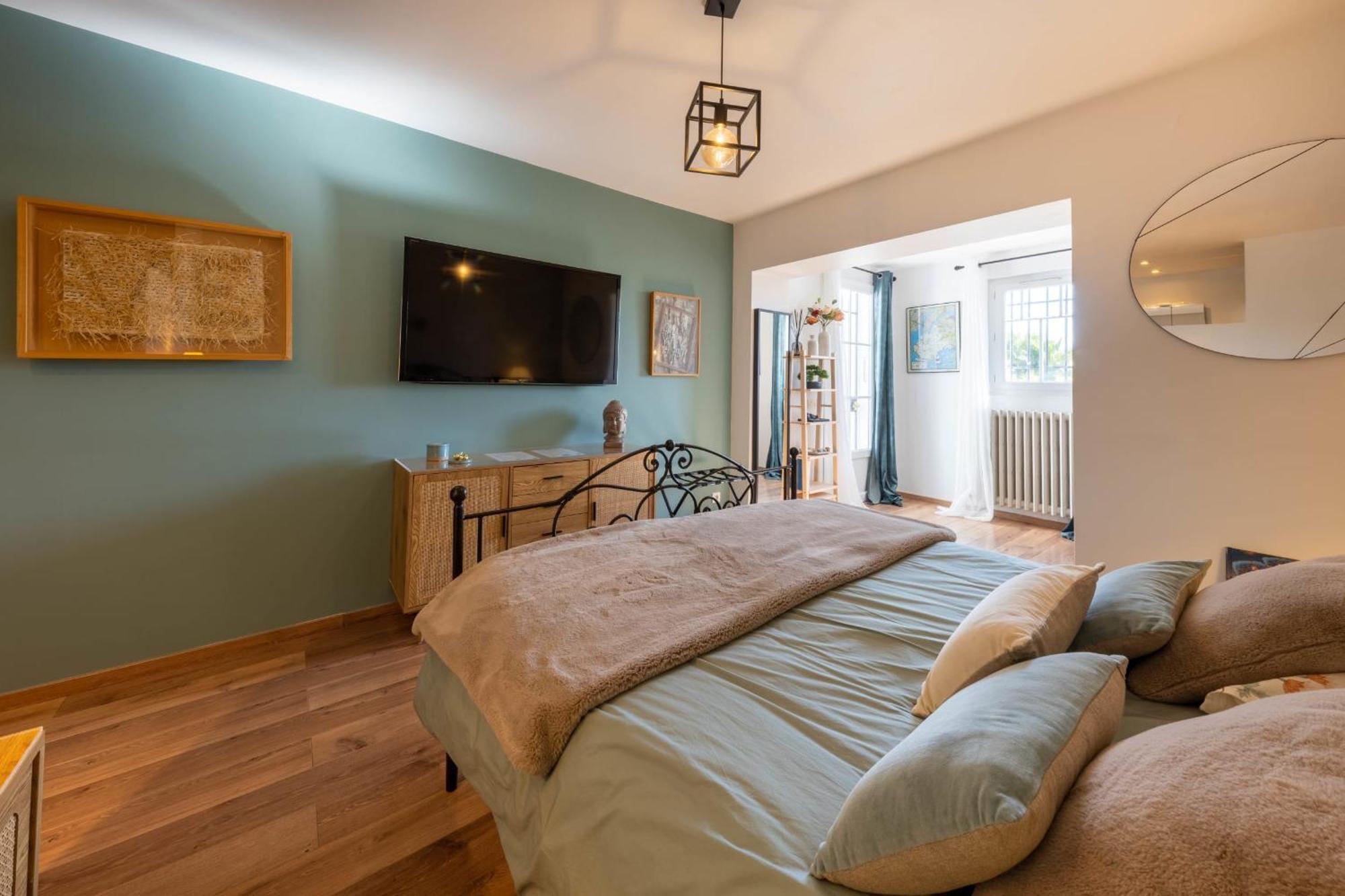 Deluxe With Garden Pool And Sea View Feriehus