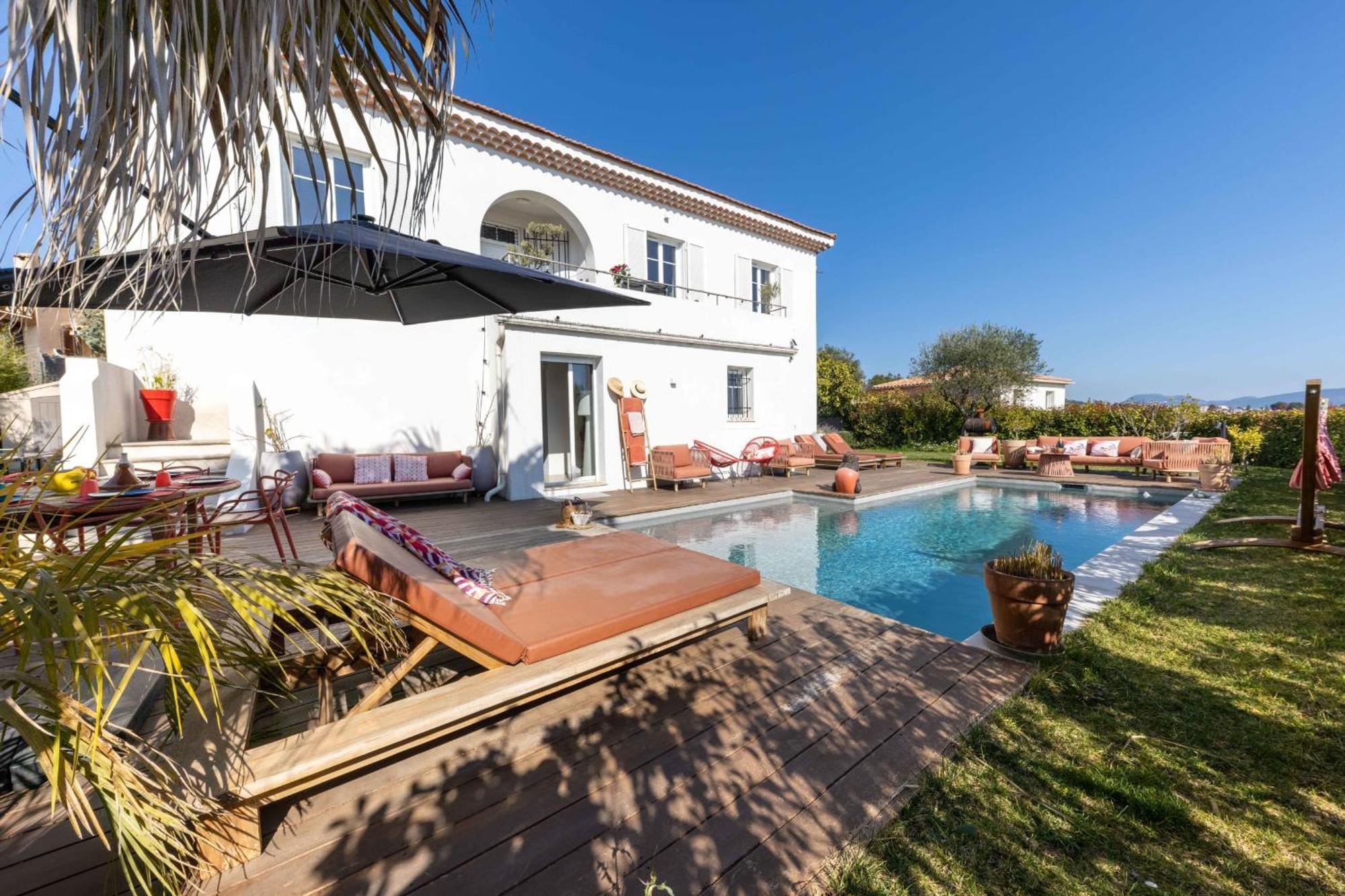 Deluxe With Garden Pool And Sea View Feriehus