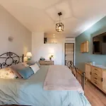 Deluxe Room With Garden Pool And Sea View