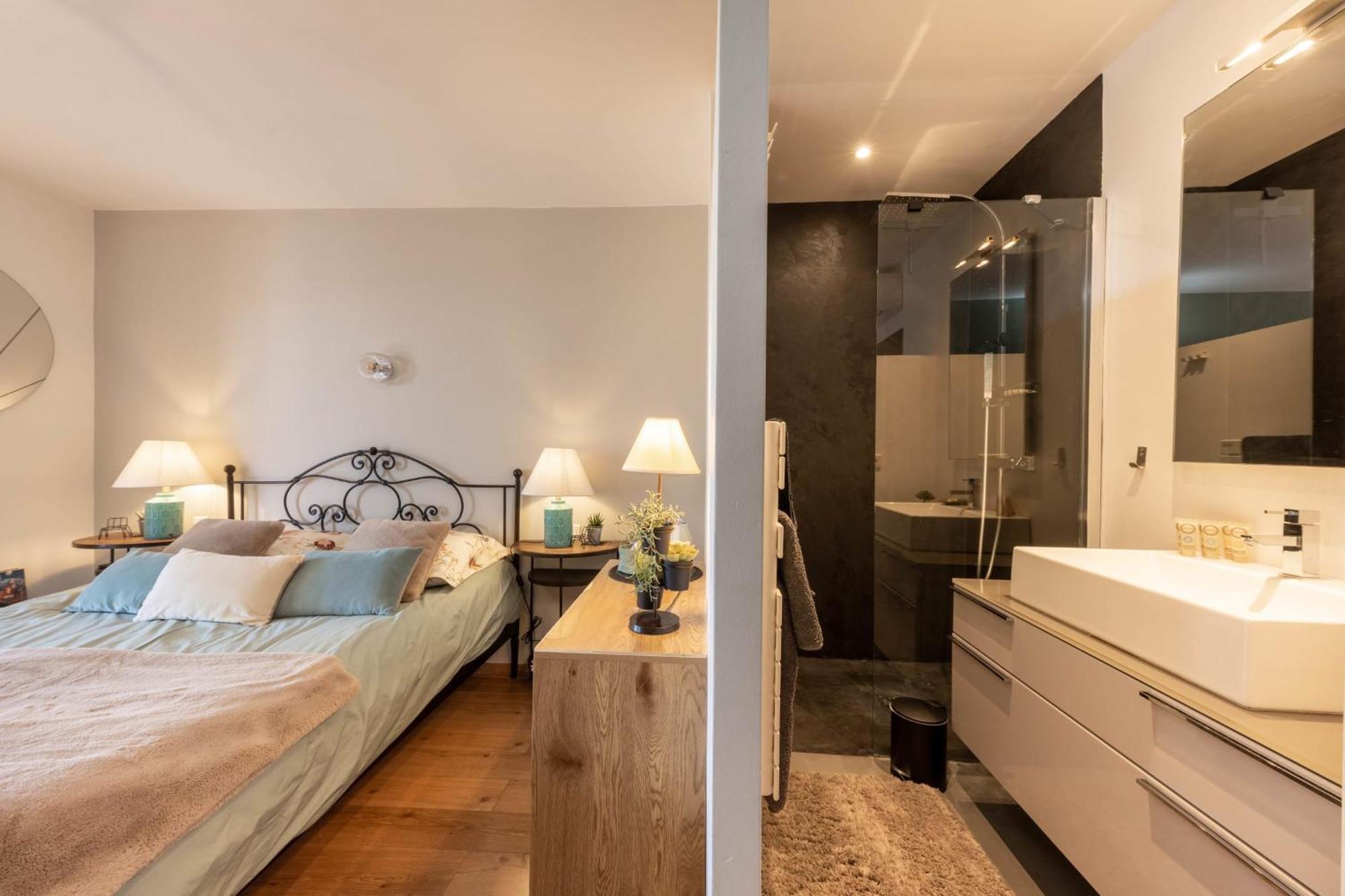 Hébergement de vacances Deluxe With Garden Pool And Sea View